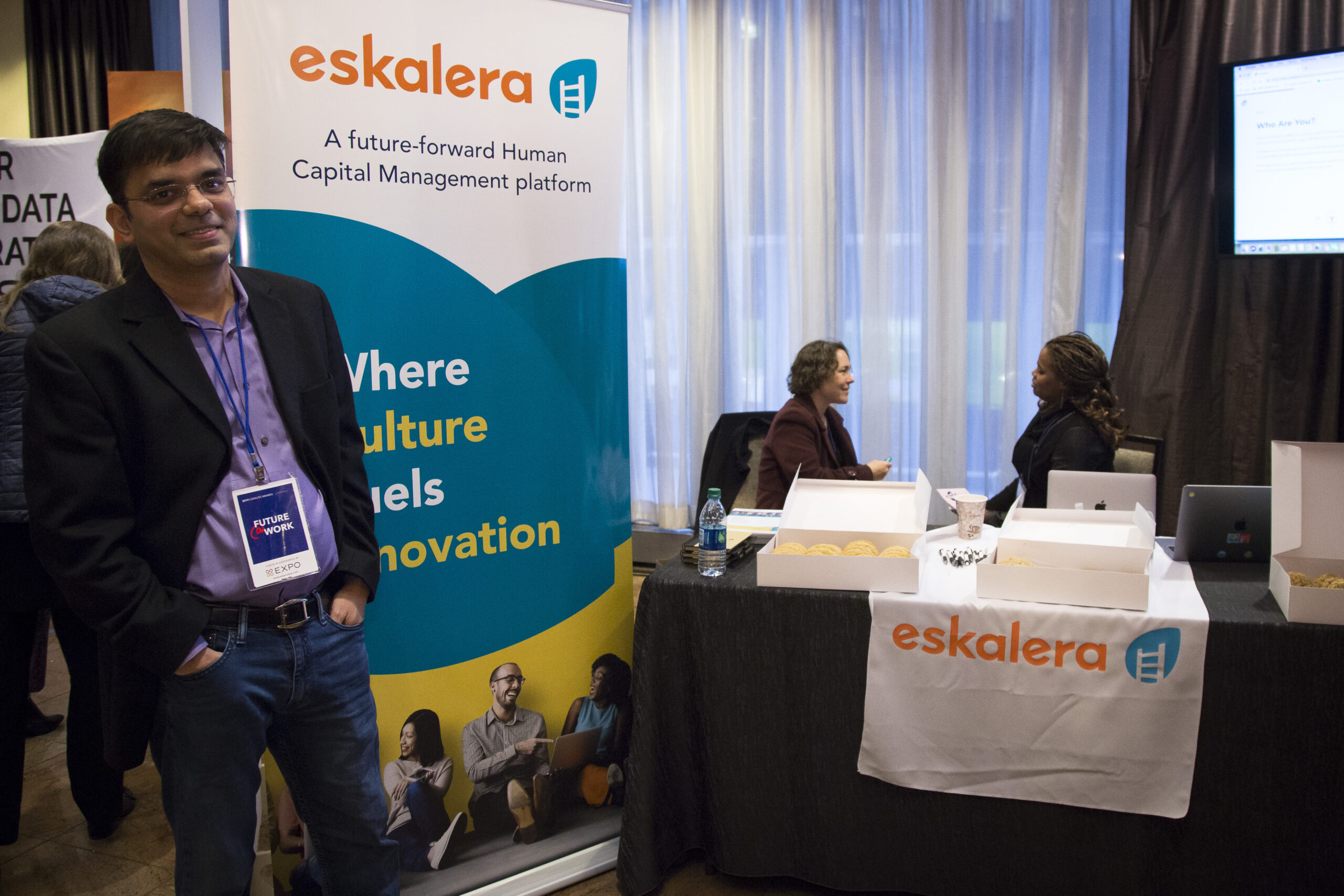Eskalera booth