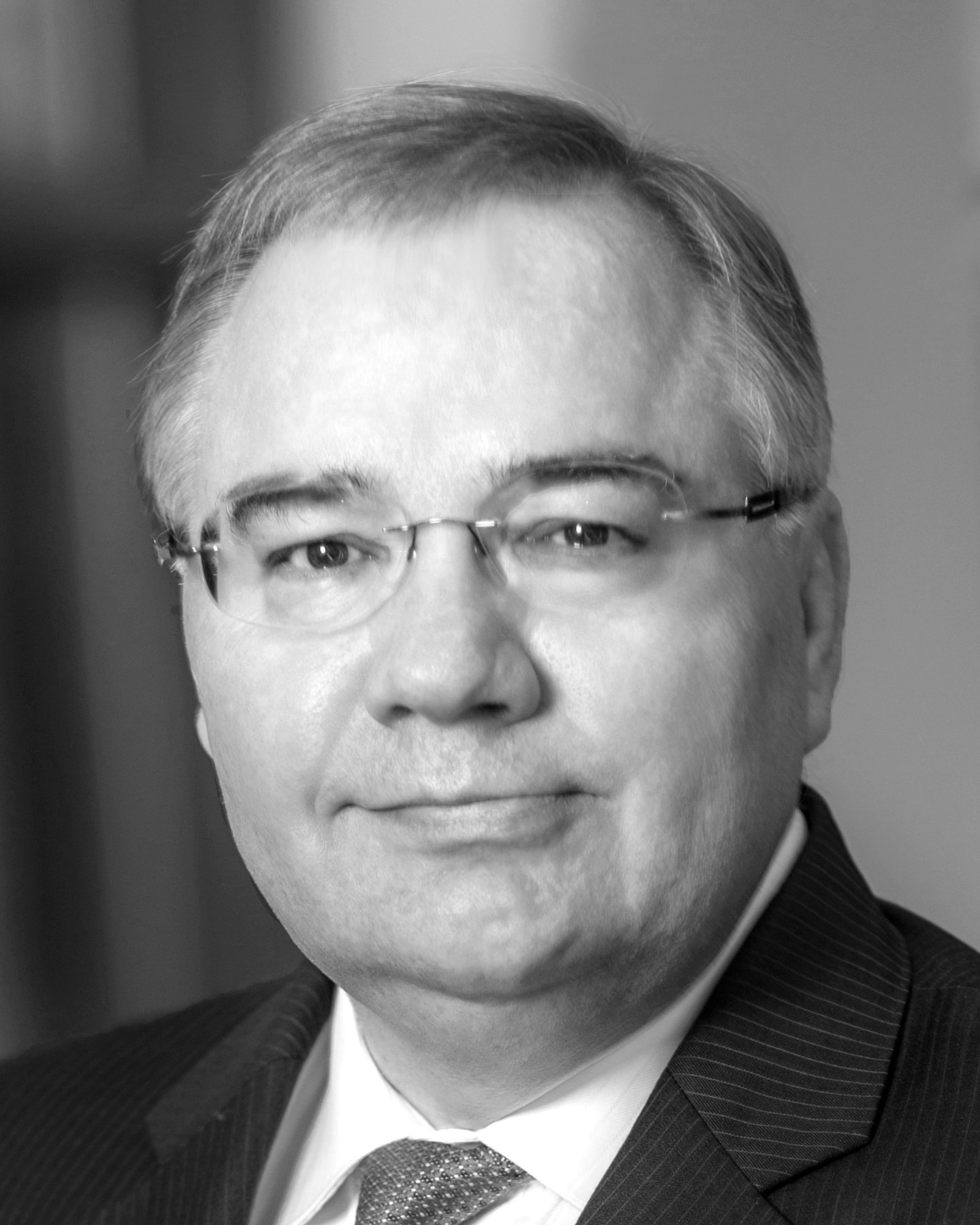 A black and white headshot of Stephan B. Tanda of Aptar.